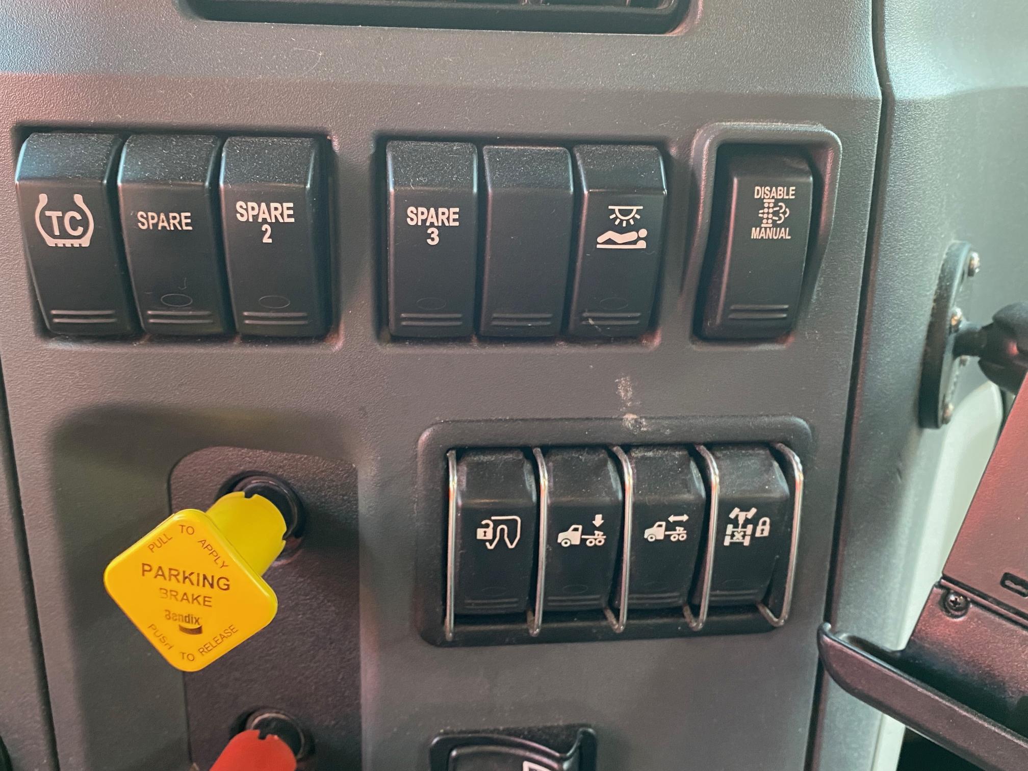 2020 PETERBILT 579 - Image 21